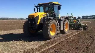 JCB Fastrac 4220 amp AMAZONE 5m Catros Southland March 2016 [upl. by Arded]