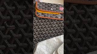 ｜GOYARD Bohème Hobo Bag｜輕盈的包體透過拉鍊開合。單一寬手柄，作為肩包非常舒適。附有標誌性的可拆卸收納袋。率性自由的風格，讓誰都能成為漫遊時尚的旅人。goyard [upl. by Lielos]