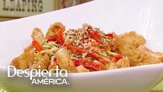 Receta de tallarines de calabacín con pollo al maní estilo pad thai [upl. by Yrod]