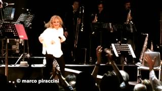 RITA PAVONE quotIl Geghegèquot live  Milano 2014 [upl. by Otrevlig]