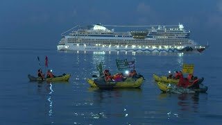 À Marseille une action de blocage en mer contre la quotpollutionquot des navires de croisière  AFP [upl. by Nibroc649]