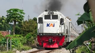 GASSPOL SAMPAI NGEBUL  HUNTING KERETA API DATANG BERANGKAT SIANG HARI DI STASIUN BLITAR [upl. by Arahsat]