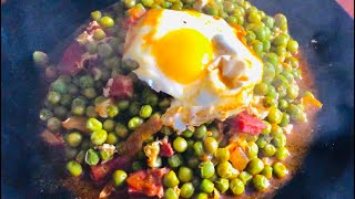 Guisantes con Jamon Serrano y huevos [upl. by Cleveland]