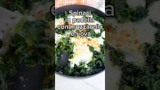 Spinaci in padella con uova e mozzarella  piatto unico leggero e veloce con spinaci surgelati [upl. by Rossie361]