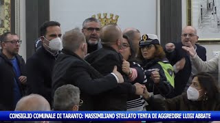 CONS COM TARANTO MASSIMILIANO STELLATO TENTA DI AGGREDIRE FISICAMENTE LUIGI ABBATE [upl. by Madelyn]