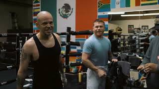 Residente Entrenando con Canelo Álvarez [upl. by Vivia]