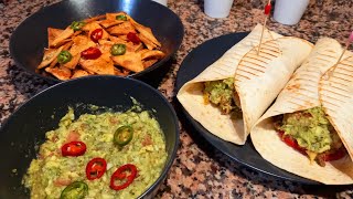 فاخيطاس باللحم المفروم مع صلصلة الكواكامول و الناتشوسFajitas au viande hachéesauce guacamoleNachos [upl. by Blondie]