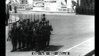 Roma I reali carabinieri cedono la guardia allAltare della Patria allarma di fanteria [upl. by Amyaj]