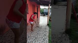 Lavando a varanda na casa da minha mãe rotinadolar limpando cleaning vidanaroça donadecasa [upl. by Deedee]