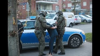 Zugriff in HamburgRahlstedt SEK nimmt Mann für Abschiebung fest [upl. by Scrivenor]