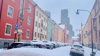 Stockholm Walks Vasastan Röda bergen during February snowfall [upl. by Ettenwad]