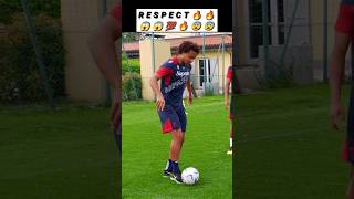 Zirkzee Crazy Akka 3000 Skill ⚽️🔥 football soccer skills freestyle zirkzee respect shorts [upl. by Korry]