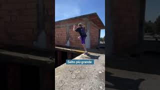 Capriola tra due tetti 🤪 catania parkour ct nhex parkourcatania cuscatania shorts [upl. by Ryder]