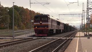 Тепловоз 2ТЭ116670 на ст Скривери  2TE116670 at Skriveri station [upl. by Aggappera]