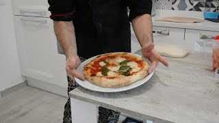 Pizza Napoletana fatta a mano e cotta nel forno di casa  impasto [upl. by Atika]