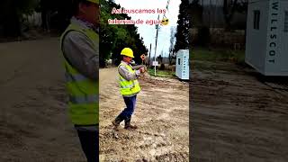 buscando agua de tuberías con las varillas de radiestesias shorts fypシ゚viral pozos construction [upl. by Territus]