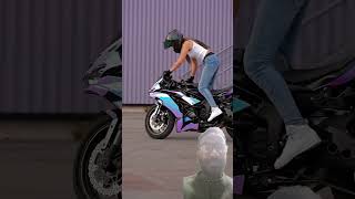 लड़की द्वारा कमाल का स्टंट automobile smartphone sportsbike wheelie rides bikeridergirl stunt [upl. by Gundry826]