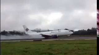 Accident Trigana B733 at Wamena on Sep 13th 2016 hard landing results in main gear collapse [upl. by Aneele]