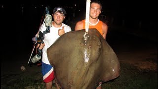 Giant Stingray Bow Fishing with FishKabob Bowfishing in Orange Beach Alabama [upl. by Vel]