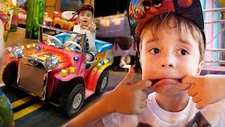 O PARQUE DE DIVERSÕES MAIS BARULHENTO DO MUNDO Angry Birds no Burger King e Daily Vlog em Familia [upl. by Ettelocin795]