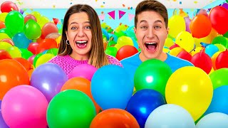 VIVIAMO IN UNA CASA DI PALLONCINI PER 24 ORE CON TUTTI I NOSTRI AMICI CHALLENGE🎈 [upl. by Senskell]