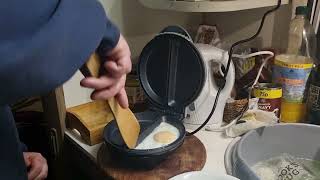 Cooking a Fried Egg in My Omelette Maker 16123 [upl. by Premer]