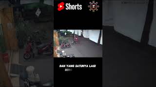 Rekaman CCTV maling part 14 cctv cctvindonesia malingmotor viralshort viralshorts feedshorts [upl. by Parker]