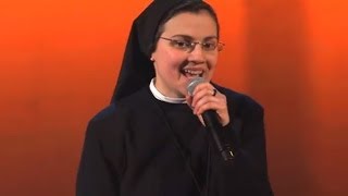 monja sorprende a todos cantando en la voz italia [upl. by Fira]