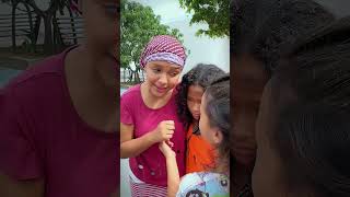 Youtuber le regala sus placas de de oro y plata a unas niñas pará ver las feliz [upl. by Ellynn]