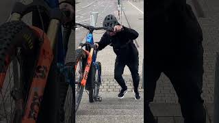 BOSCH E BIKE SCHIEBEHILFE TREPPEN HOCH amp OHNE KIOX benutzen [upl. by Kcirrej]