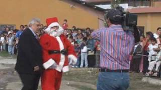 Santa Claus llegó al hospital en su trineo motorizado [upl. by Alemaj]