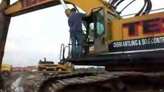 OPERATING A KOMATSU PC1000 [upl. by Ardnaxela]