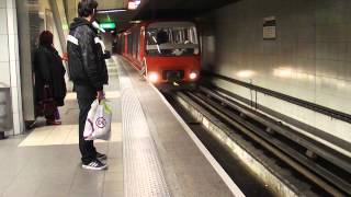 Arrivée dune rame MPL85 métro D à Lyon à la station GrangeBlanche [upl. by Eyot674]