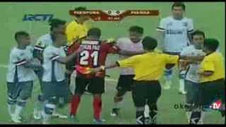 Insiden Kekerasan di Laga Persipura vs Persiba Balikpapan [upl. by Amber]