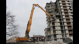 Liebherr 960 démolition dun immeuble R12 2 [upl. by Yeruoc]