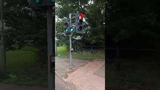 Thame Howland Road B4012 Siemens Helios Traffic Lights Toucan Crossing [upl. by Annaet809]