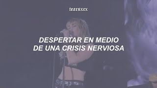 Miley Cyrus  Unholy español  live [upl. by Erme]