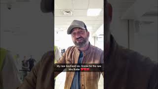 Gerard Butler  SO FUNNY Gerrys HILARIOUS message to a fan at Edinburgh airport [upl. by Allcot]