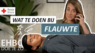 Wat moet je doen als iemand flauwvalt  Rode Kruis EHBO [upl. by Mailli]