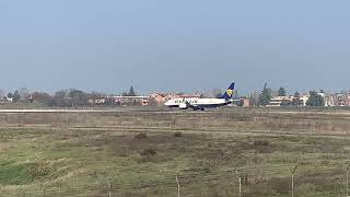 B7378200 Ryanair si allinea [upl. by Yrelbmik]