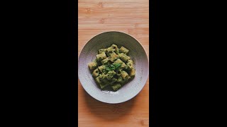 PASTA CON CREMA DI ZUCCHINE PISTACCHI E PINOLI 😍 Shorts [upl. by Spielman575]