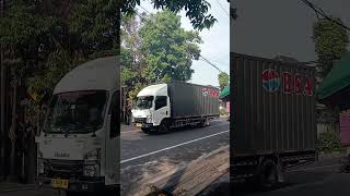 2111240830 WITA jalur Denpasargilimanuk timur perempatan penyalin terpantau ramai dan lancar [upl. by Ajnotal]