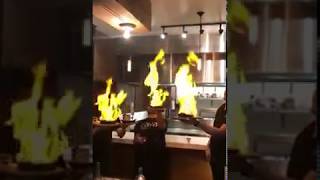 Activación de rociadores contra incendio en restaurante [upl. by Acimat]