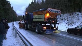 09122017 HO Blitzeis in Oberfranken Da rutscht selbst der Winterdienst [upl. by Xuaeb]