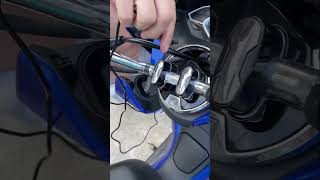 Colocando suporte para celular na PCX sem precisar tirar a carenagemPcx manutenção motos honda [upl. by Eltsirc]