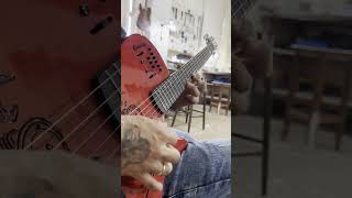 UM VIOLÃO QUE VIRA GUITARRA pagode caimbe [upl. by Ialokin]