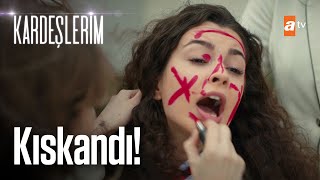 Harika Asiyeye zorbalık yapıyor  Kardeşlerim 5 Bölüm [upl. by Yrdua]