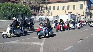 Oldtimer Vespa Convoy rollt durch Como es riecht nach Abenteuer [upl. by Sicard25]