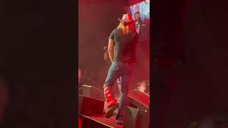 Bret Michaels Proves He’s the Ultimate Showman with a Funky Breakdown [upl. by Roos]