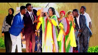 SAHRA KIIN  AXDI  LIVE STAGE SHOW  DAYAX BAND IYO GURI BARWAAQO 2017 [upl. by Gross]